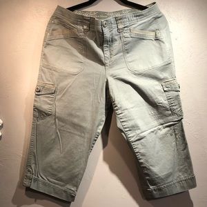 Ladies Light Olive Green Cotton Capris